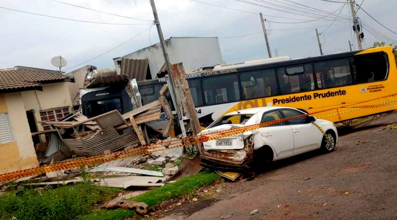 Motorista perdeu controle do veículo após sofrer mal-estar, segundo a PM