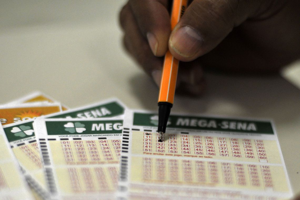 Aposta simples, com seis números, custa R$ 5