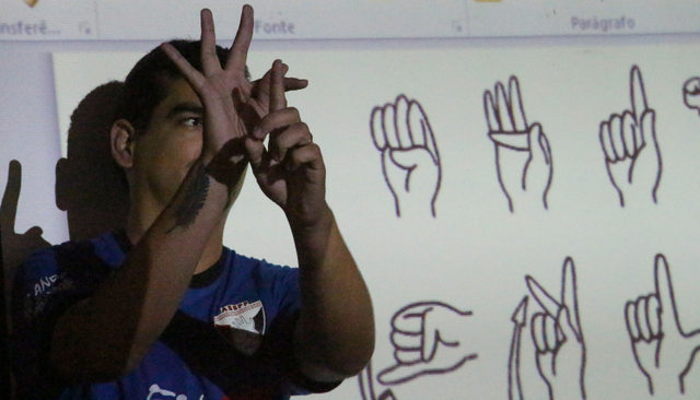 Profissionais atuarão com tradução e interpretação de Libras em eventos culturais