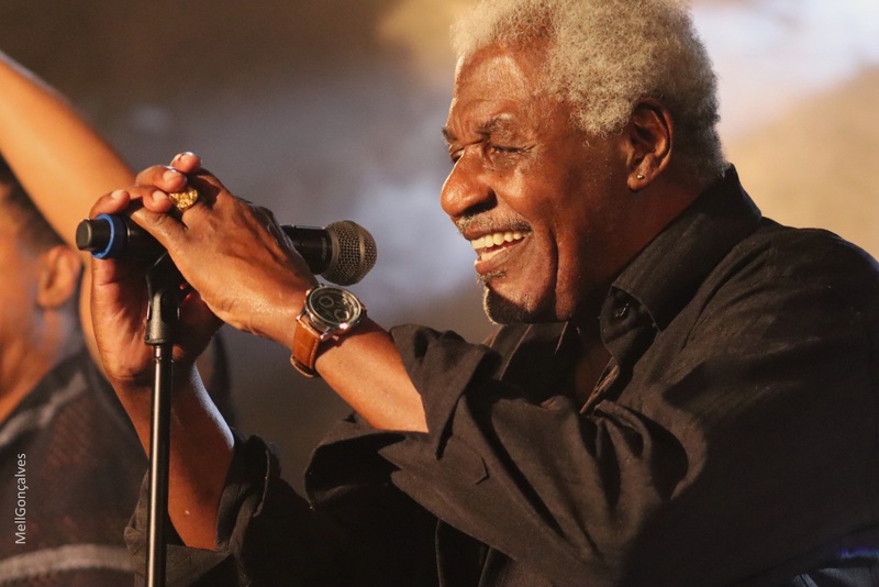 os 95 anos, o cantor e ator revisita uma trajetória que o consolidou como um dos precursores da black music no Brasil, interpretando clássicos como BR-3, Podes Crer, Amizade e Me Libertei